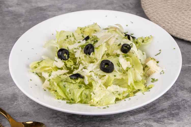 Fresh salad with tomatoes